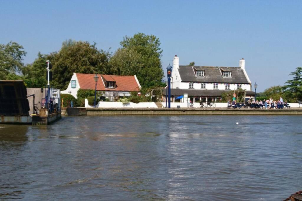 Lowlands Cottage Beccles Exteriör bild